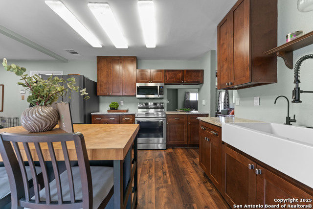 Image 11 of 15 For 7010 Almond Green