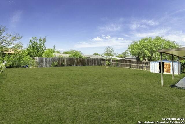 Listing photo id 18 for 8607 Falling Timber