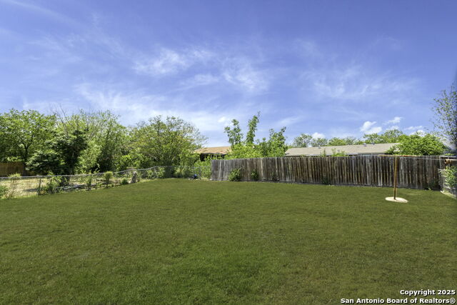 Listing photo id 19 for 8607 Falling Timber