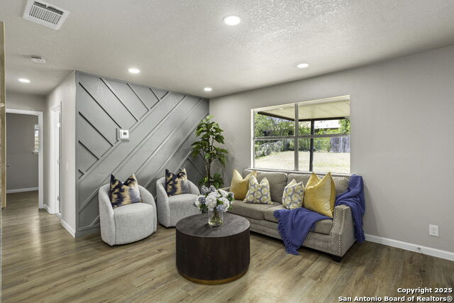 Listing photo id 1 for 8607 Falling Timber
