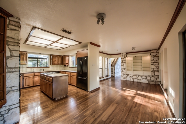 Listing photo id 10 for 8705 Mountain Top