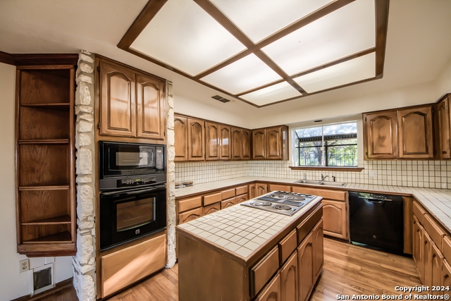 Listing photo id 13 for 8705 Mountain Top