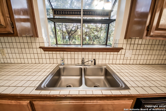 Listing photo id 15 for 8705 Mountain Top
