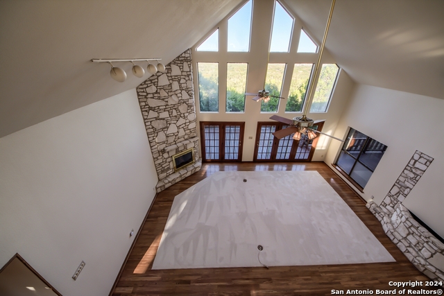 Listing photo id 26 for 8705 Mountain Top