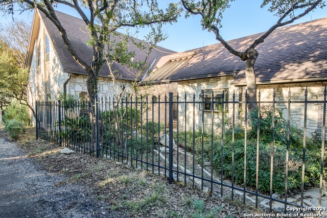 Listing photo id 32 for 8705 Mountain Top