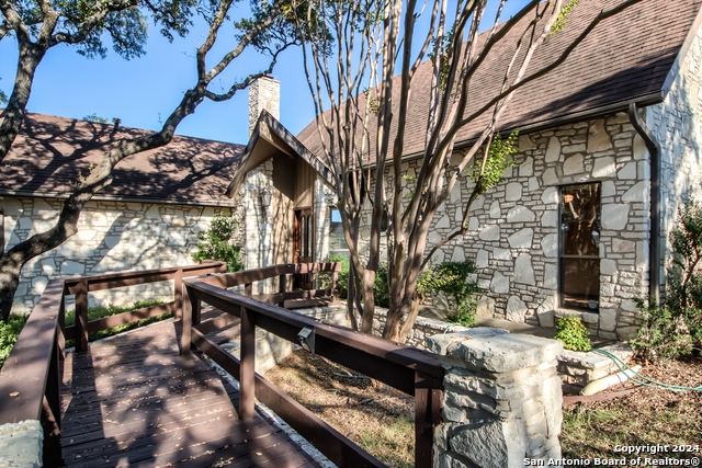 Listing photo id 2 for 8705 Mountain Top