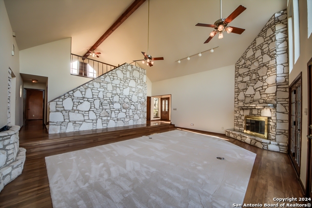 Listing photo id 7 for 8705 Mountain Top