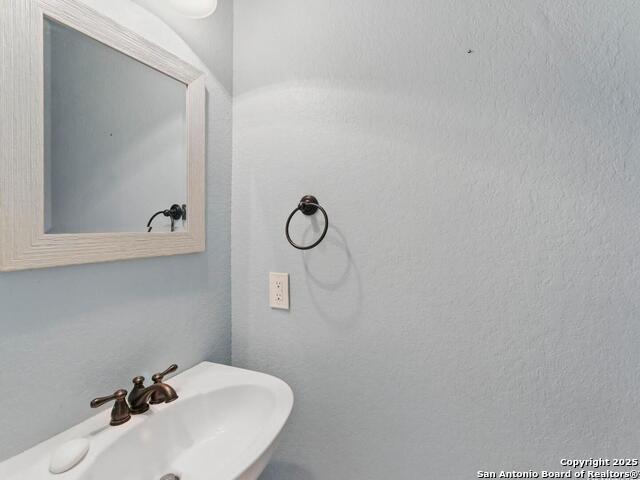 Image 4 of 25 For 976 Parkview