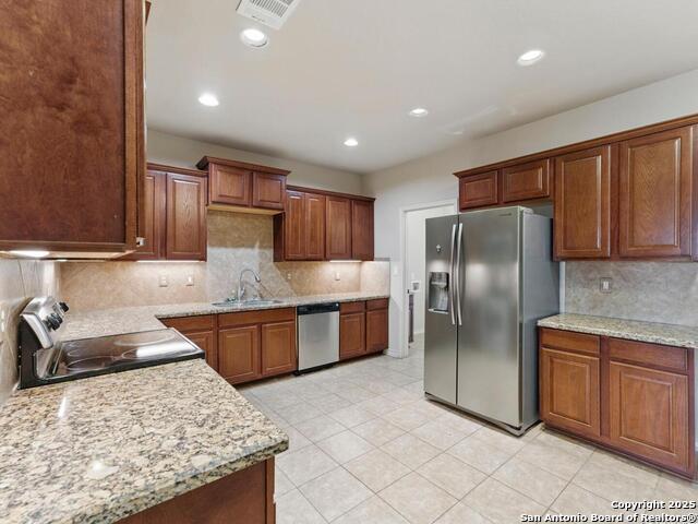 Image 5 of 25 For 976 Parkview