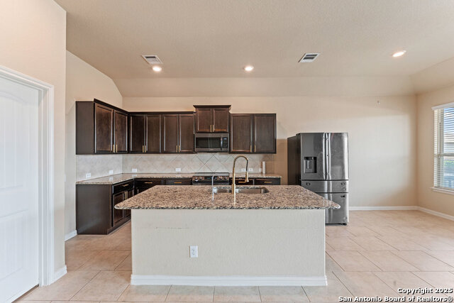 Listing photo id 13 for 2317 Broken Wheel Ln