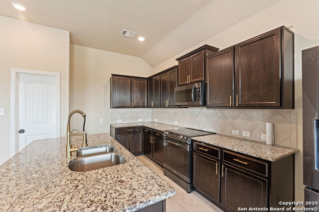 Listing photo id 15 for 2317 Broken Wheel Ln