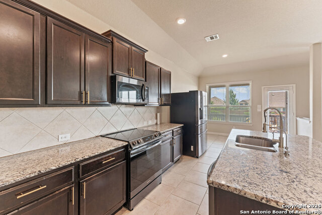 Listing photo id 16 for 2317 Broken Wheel Ln