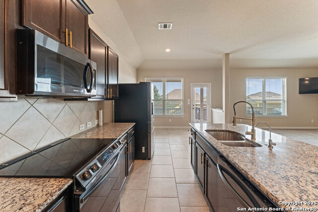 Listing photo id 17 for 2317 Broken Wheel Ln