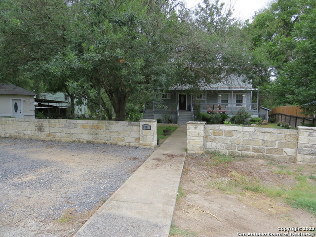 Details for 2221 Lakewood Dr, Seguin, TX 78155