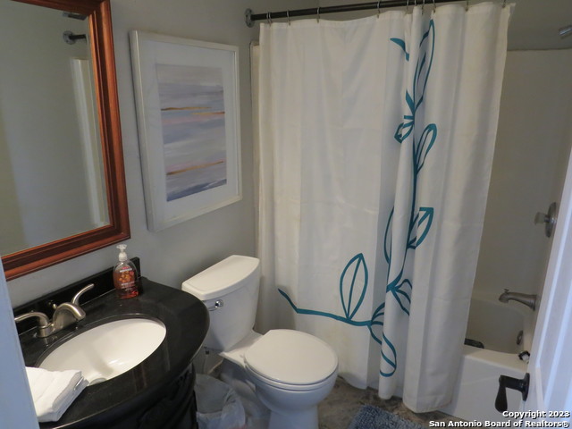 Image 14 of 31 For 2221 Lakewood Dr