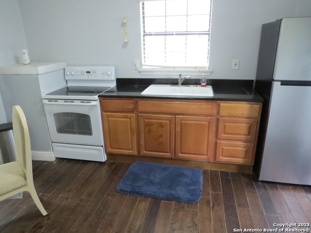 Image 28 of 31 For 2221 Lakewood Dr