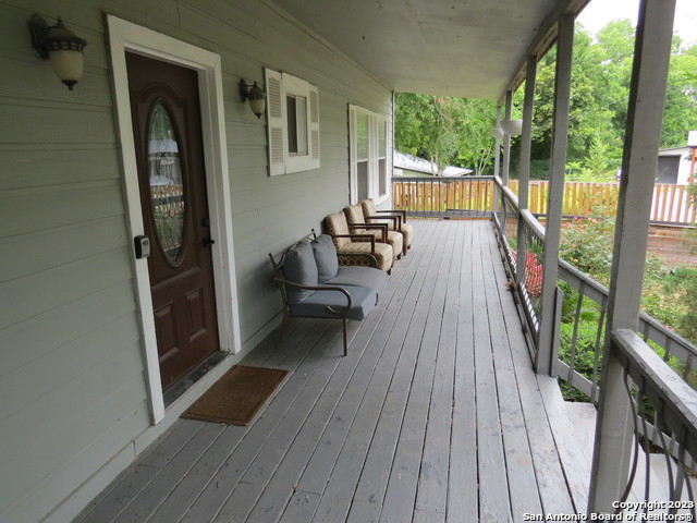 Image 3 of 31 For 2221 Lakewood Dr