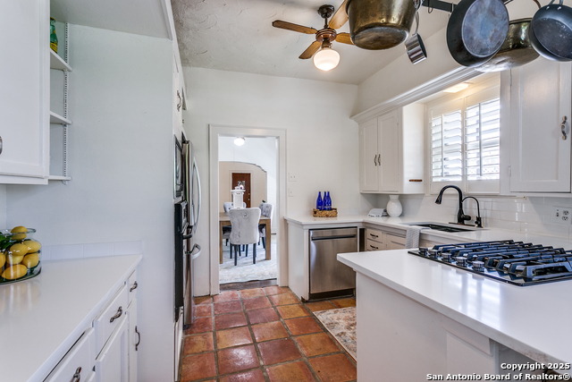 Listing photo id 10 for 315 Lullwood W