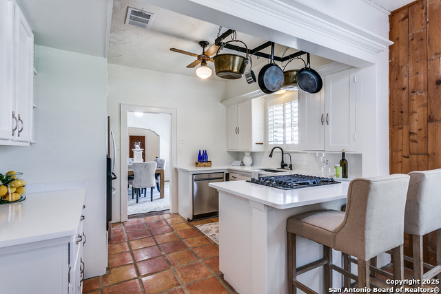 Listing photo id 11 for 315 Lullwood W