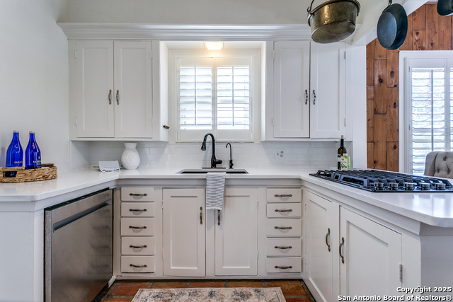 Listing photo id 12 for 315 Lullwood W