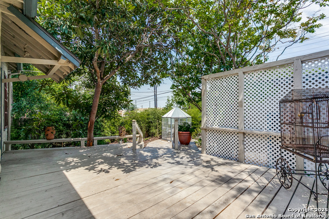 Listing photo id 20 for 315 Lullwood W