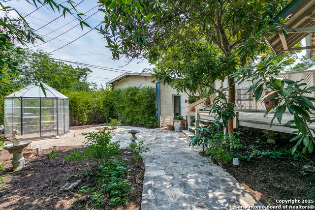 Listing photo id 21 for 315 Lullwood W