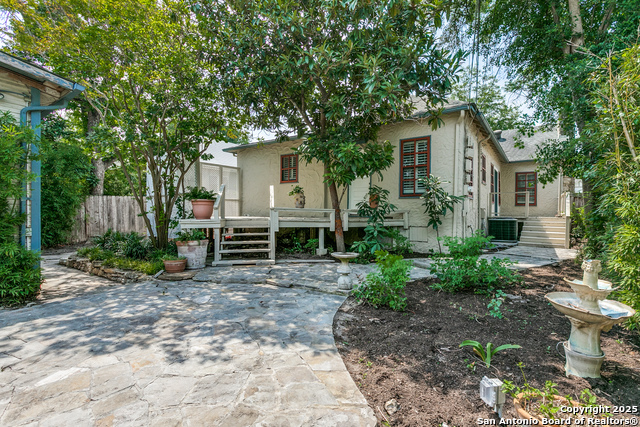 Listing photo id 22 for 315 Lullwood W