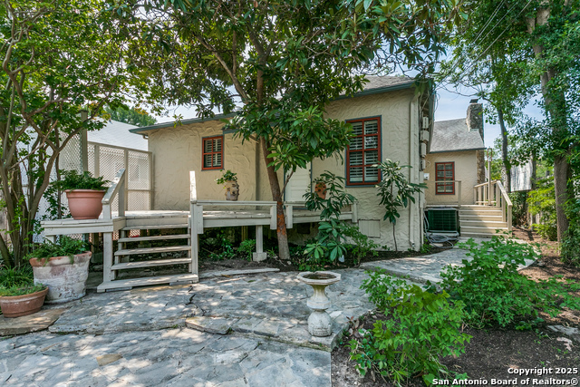 Listing photo id 23 for 315 Lullwood W