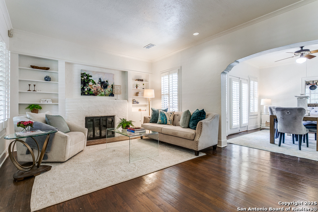 Listing photo id 5 for 315 Lullwood W