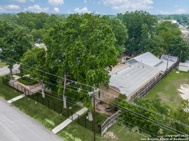 Listing photo id 17 for 331 Fifth Street