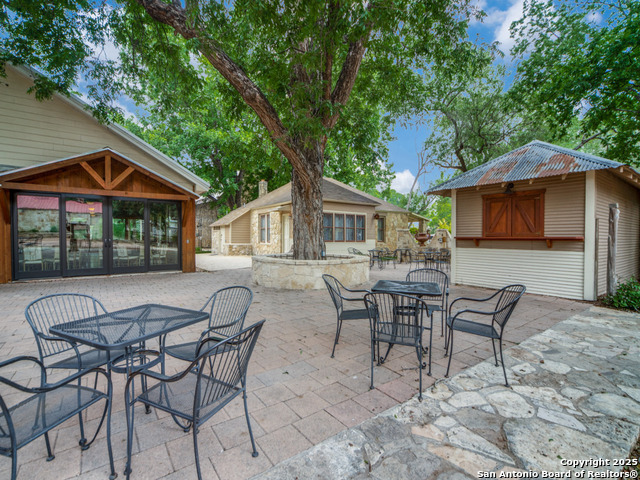 Listing photo id 3 for 331 Fifth Street