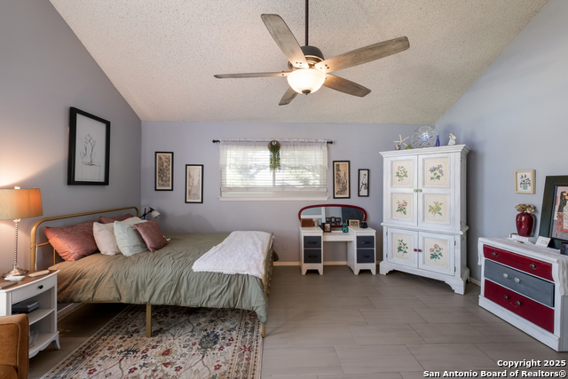 Listing photo id 19 for 2930 Low Oak St