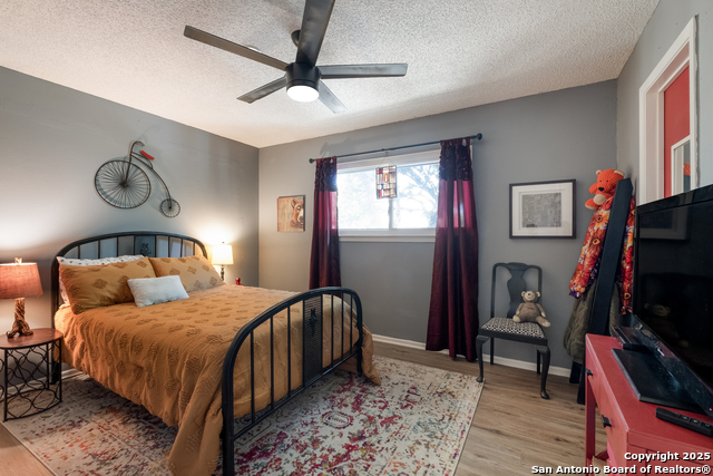 Listing photo id 21 for 2930 Low Oak St