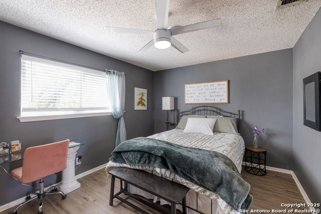 Listing photo id 23 for 2930 Low Oak St