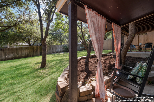 Listing photo id 25 for 2930 Low Oak St