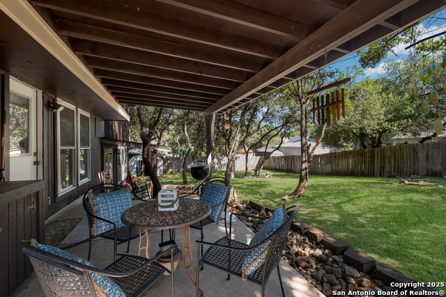 Listing photo id 26 for 2930 Low Oak St