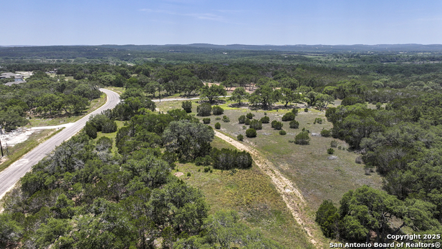 Listing photo id 7 for 314 Serenity Pass