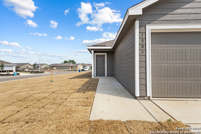 Image 4 of 25 For 1003 Beck Terrace