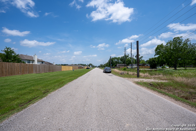 Listing photo id 5 for 20715 Post Oak S