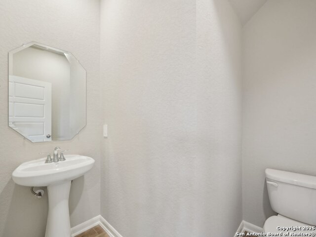 Listing photo id 9 for 10226 King Robert