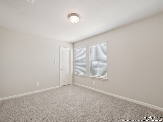 Listing photo id 19 for 10226 King Robert
