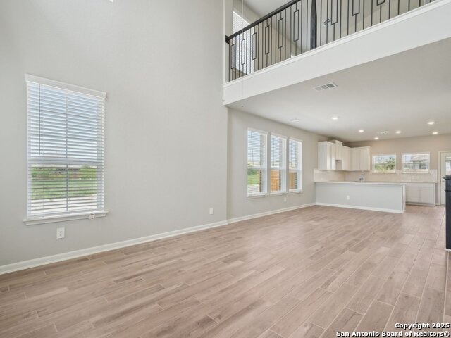 Listing photo id 2 for 10226 King Robert