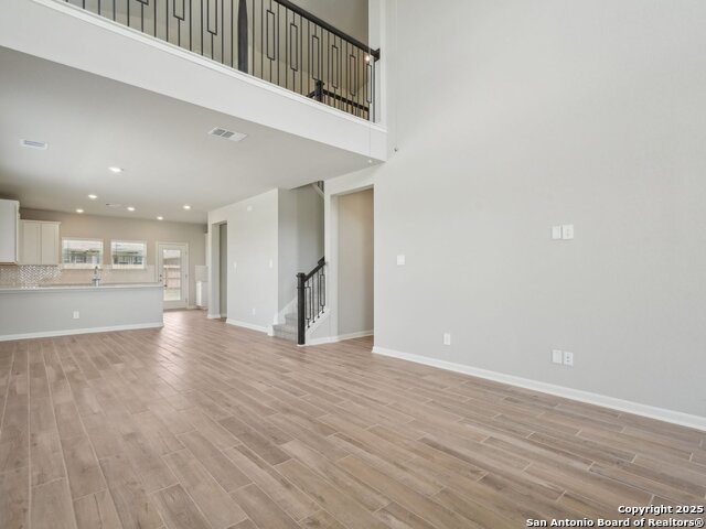 Listing photo id 4 for 10226 King Robert