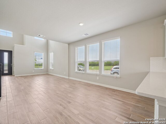 Listing photo id 6 for 10226 King Robert