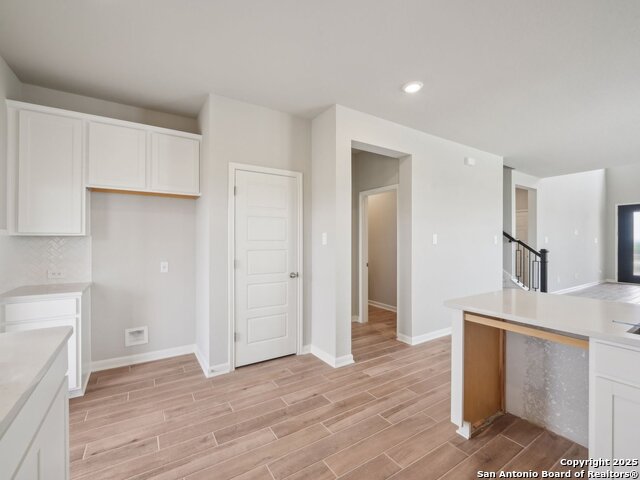 Listing photo id 7 for 10226 King Robert