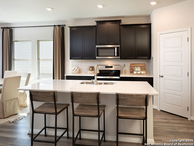 Listing photo id 0 for 10230 King Robert