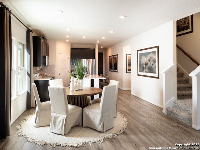 Listing photo id 1 for 10230 King Robert