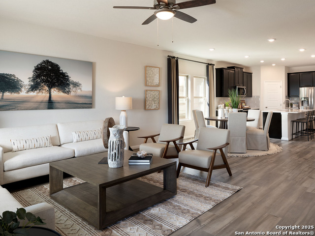 Listing photo id 2 for 10230 King Robert