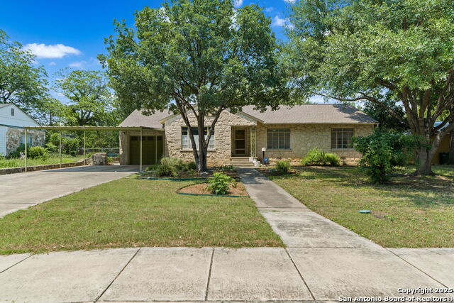 Image 2 of 37 For 219 Sunshine Dr E
