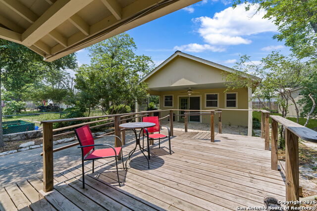 Image 23 of 37 For 219 Sunshine Dr E